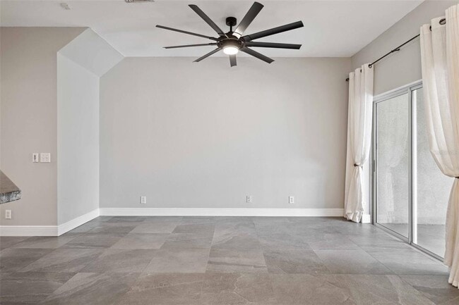 Photo - 739 Vallance Way NE