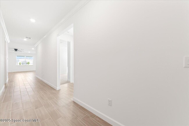 Photo - 2037 Island Ave NW