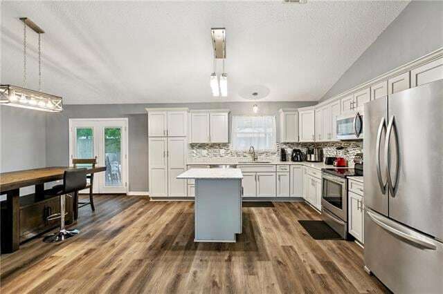 Photo - 310 Oakley Ln