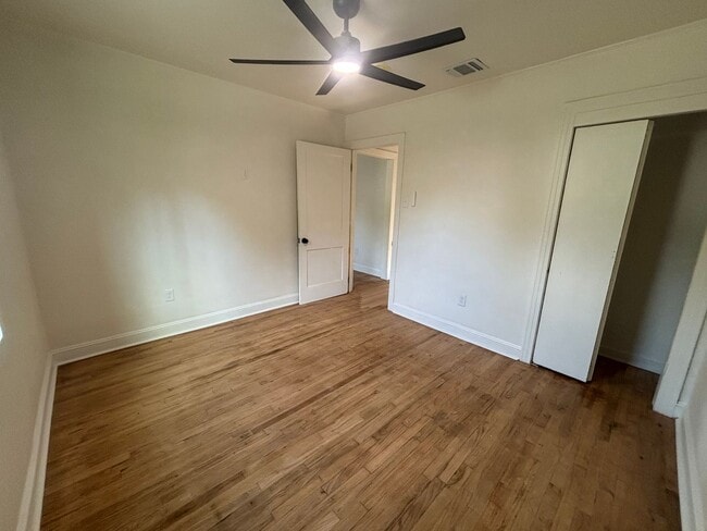 213 Kelly St