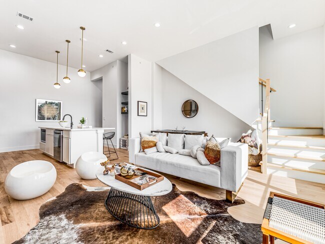 Photo - 2080 Kelly Ave