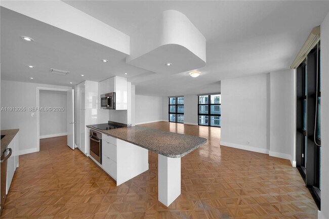 Building Photo - 1111 Crandon Blvd Unit A1107