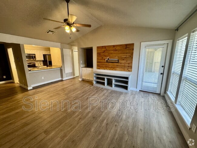 Building Photo - 1202 Thorpe Ln Unit 304 Rental
