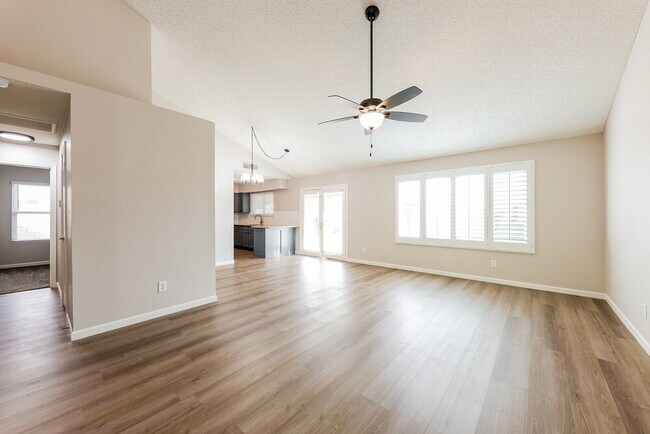 Photo - 515 W Montoya Ln