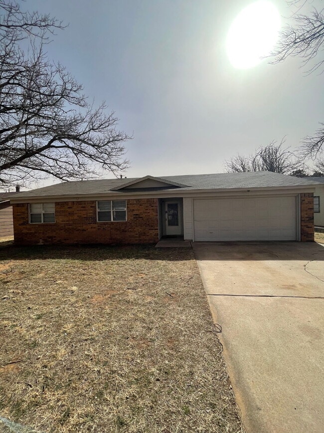 Building Photo - House Located Between W. Loop 289 & Marsha Sharp & Within One Block Of LCU Campus!