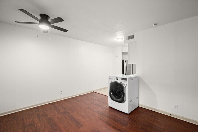 Photo - 1010 W 23rd St Unit 3