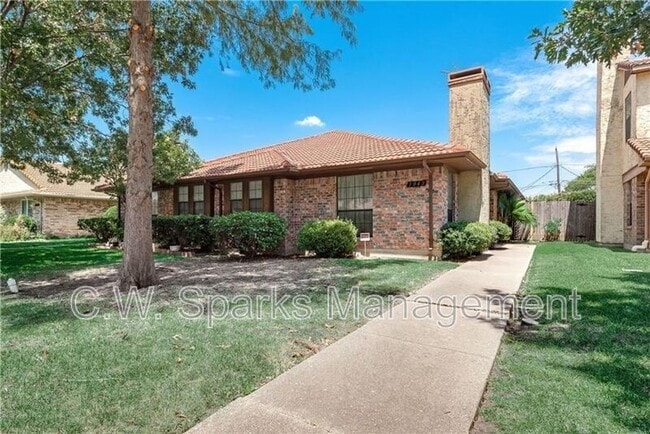 Building Photo - 3043 Modella Ave