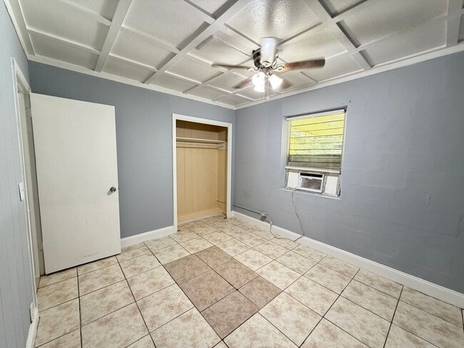 Building Photo - 1101 Summer St Unit B