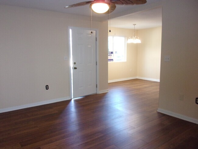 Photo - 1695 Hunters Trail