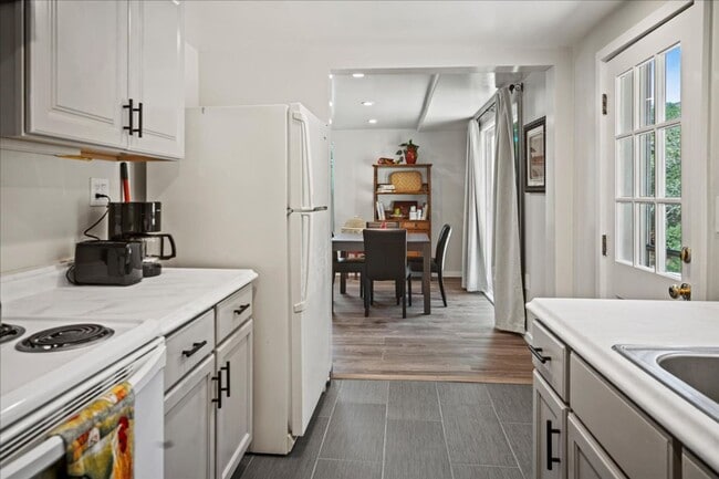 Photo - 273 W Carmel Valley Rd Unit B