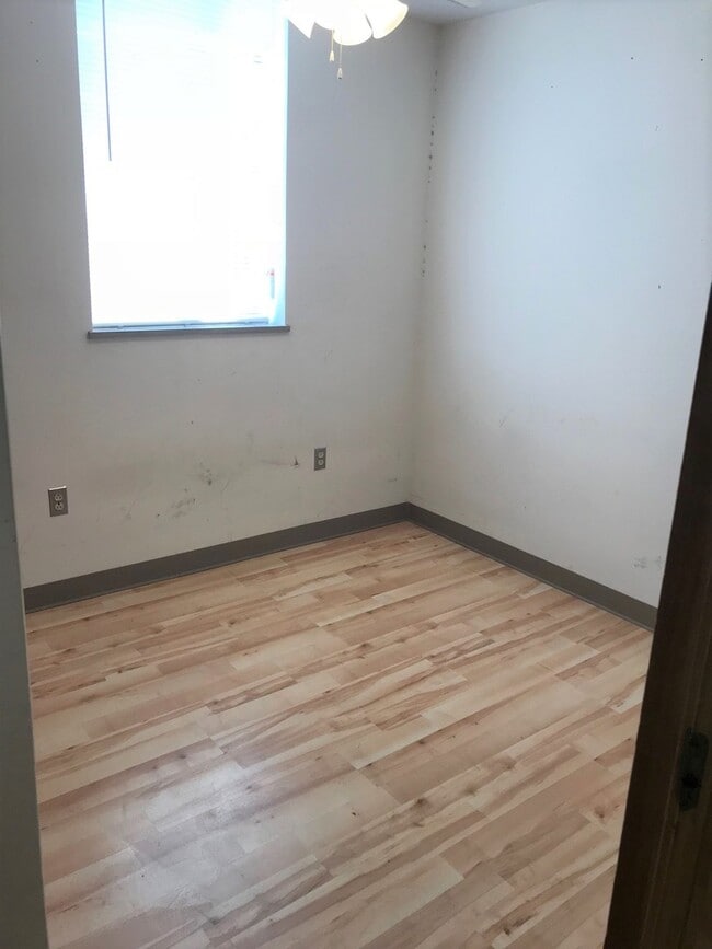 Photo - 2BR/1BA - East Campus - Stone's throw to Class! Water Included! Unit 102