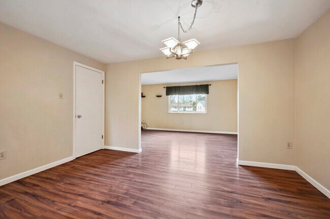 Photo - 131 Bellwood Ct