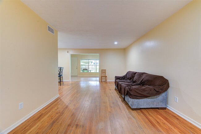 Photo - 4046 Woodfin St