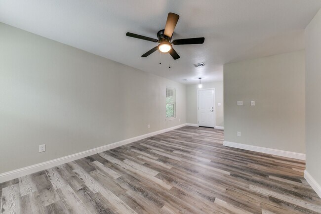 Photo - 3 Bed 2 Bath House for Rent in Oak Cliff!