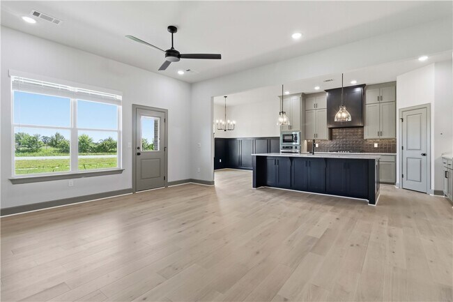 Photo - 980 Trestle Ln