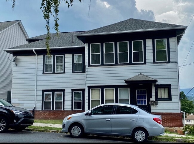 Photo - 300-302 Bell Ave - 2B