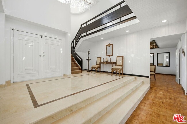 Photo - 2846 Royston Pl