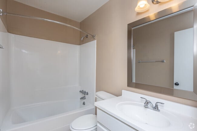 2BR, 1.5BA - 1,100 SF