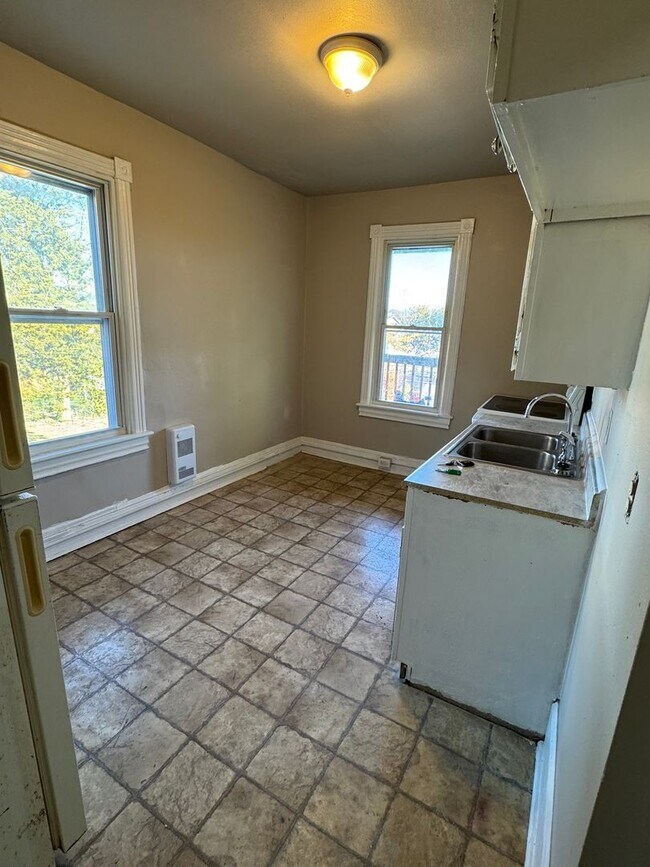 Photo - 556 Salem Ave Unit 2F