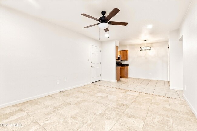 Building Photo - 5877 N Granite Reef Rd Unit 1117