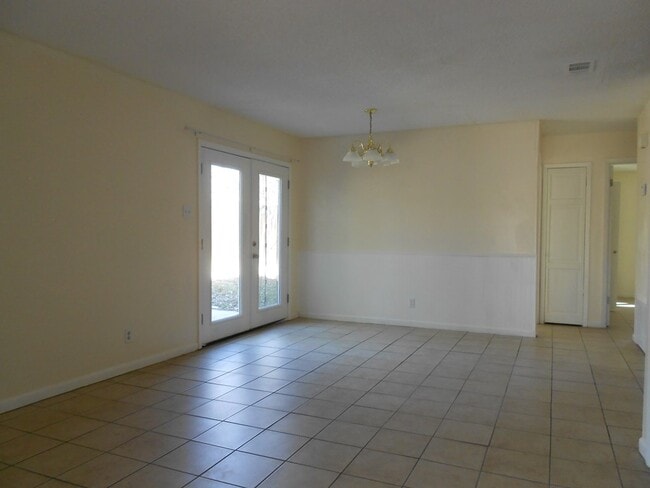 Photo - 523 Tomahawk Trail