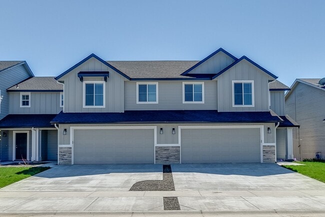 3 Bedroom Townhome Available - 3 Bedroom Townhome Available