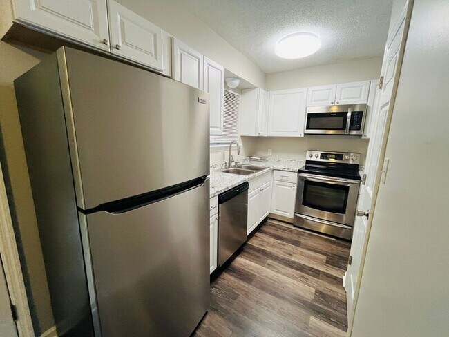 Photo - 701 Summitt Ave Unit B