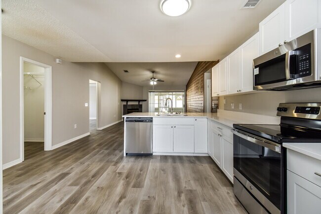 Photo - 2064 Ambergris Dr