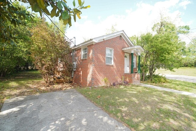 Photo - 702 Nassau St