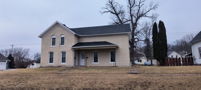 Building Photo - 609 E Water St Unit West