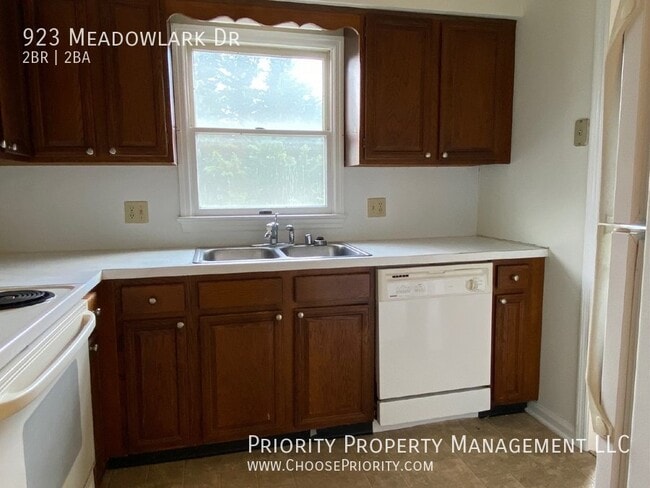 Photo - 923 Meadowlark Dr