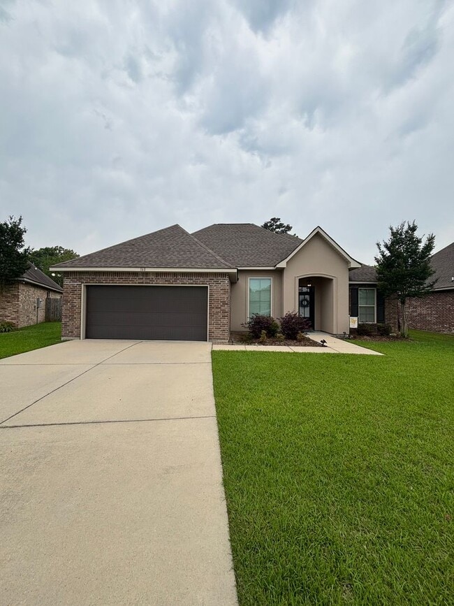 Building Photo - Beautiful 3 Bedroom home in Lucian Fields