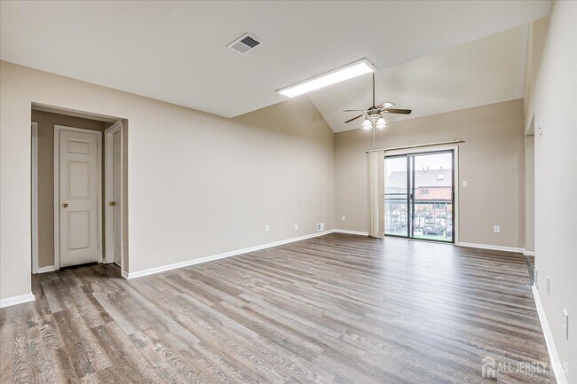 Photo - 142 Beverly Hill Terrace Unidad H