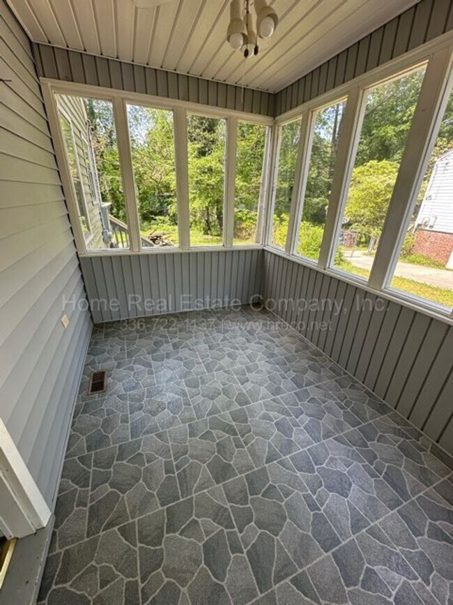 Photo - 1412 Chelsea St