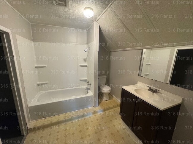 $795 - 2 bed 1 bath - Single Family Home - $795 - 2 bed 1 bath - Single Family Home