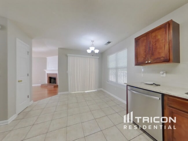 Photo - 1094 Winterbrook Way