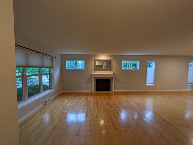 Photo - 3 bed / 3 bath House in Deforest!