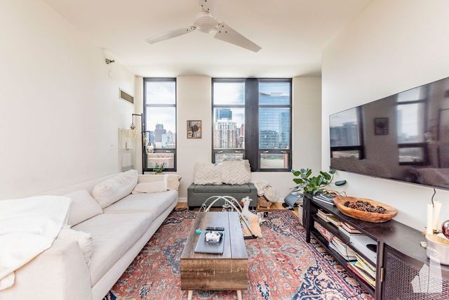 Building Photo - 10 E 13th St Unit 901