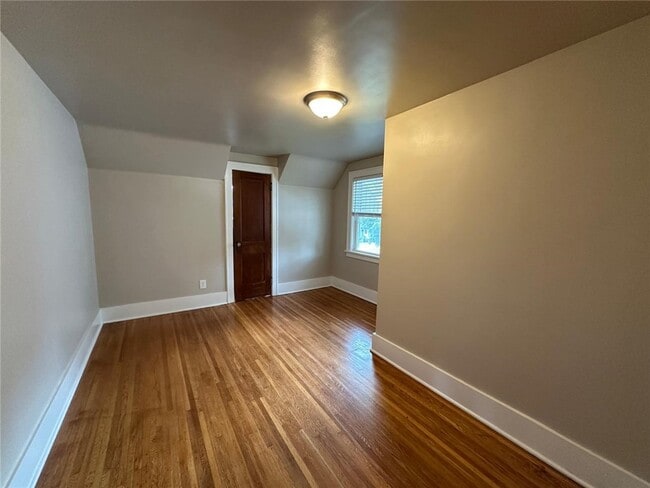Building Photo - 44 Parkwood Rd Rental