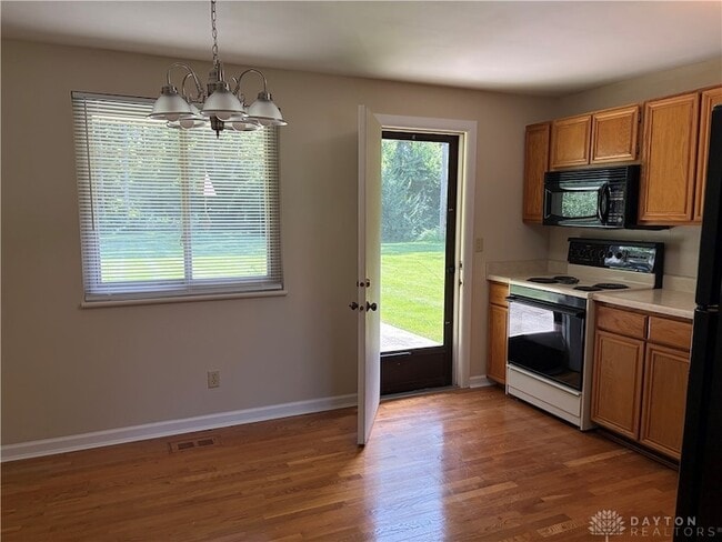 Photo - 6537 Highbury Rd