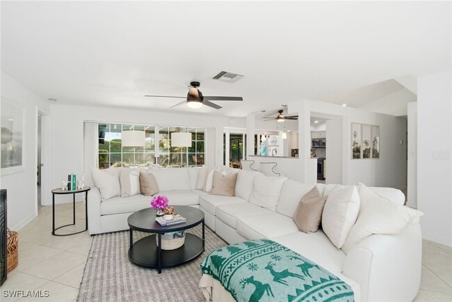 Building Photo - 560 Cypress Way E