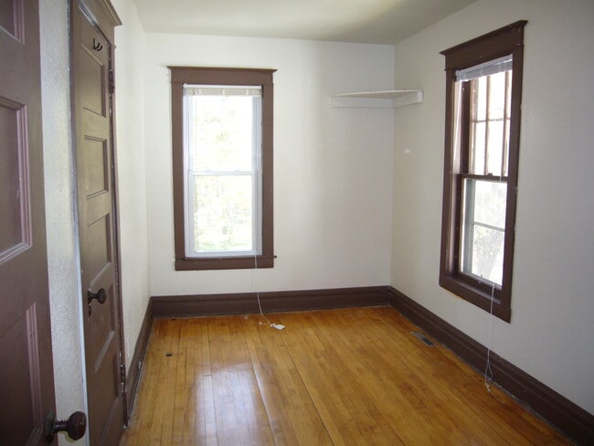 Photo - 511 N 12th Ave E