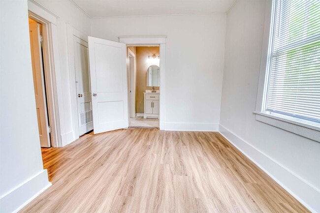 Photo - 820 N McNeil St