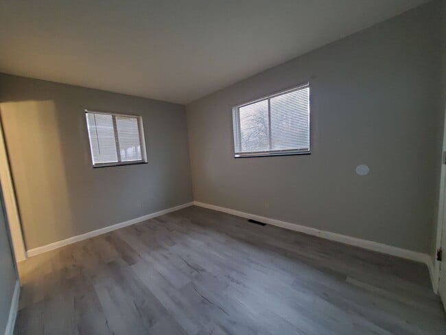 Fotografía del edificio - 706 N Broadway St Unidad A