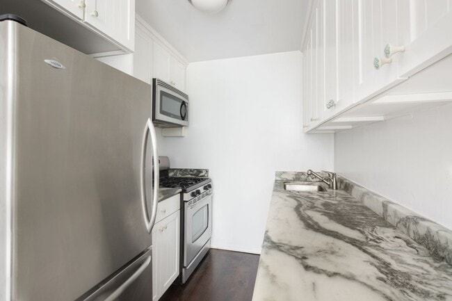 Photo - 310 E 46th St