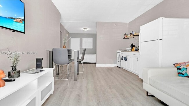 Building Photo - 4201 Indian Creek Dr Unit 4