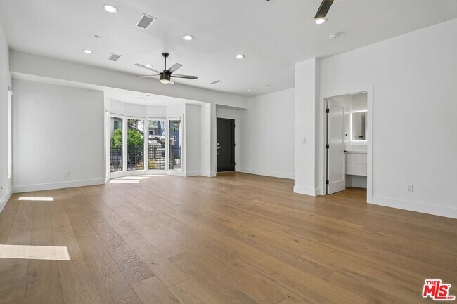 6521 Homewood Ave