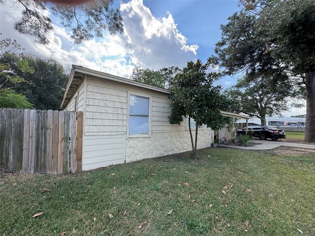 Photo - 4511 S Main St