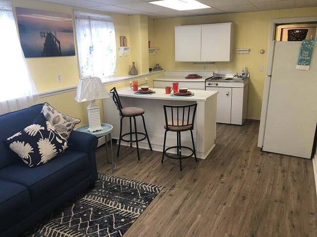 Building Photo - 663 Essex St Unit 663 Essex House