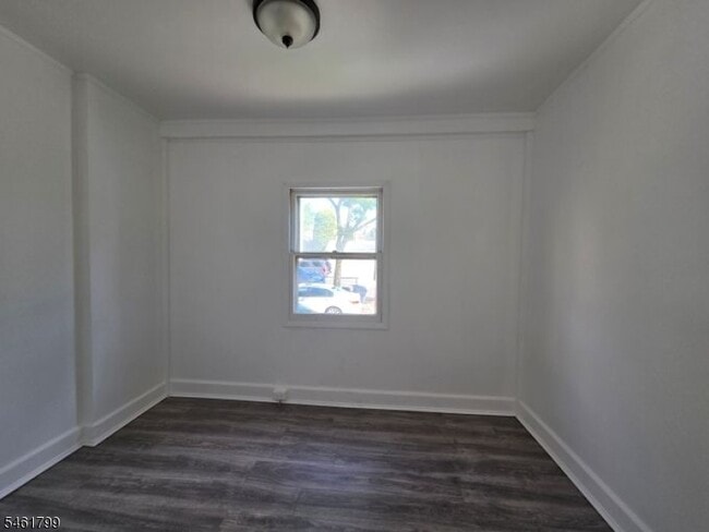 10 Lois Pl Unit 1L